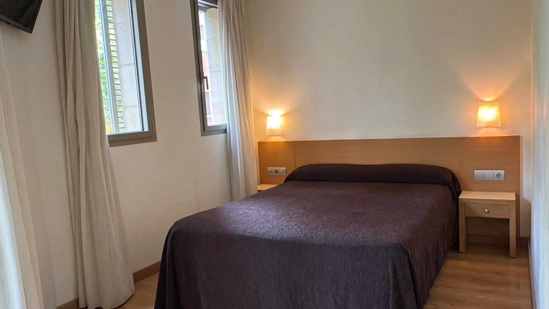 Hostal Rambla Sant Boi de Llobregat 2*,  Spain